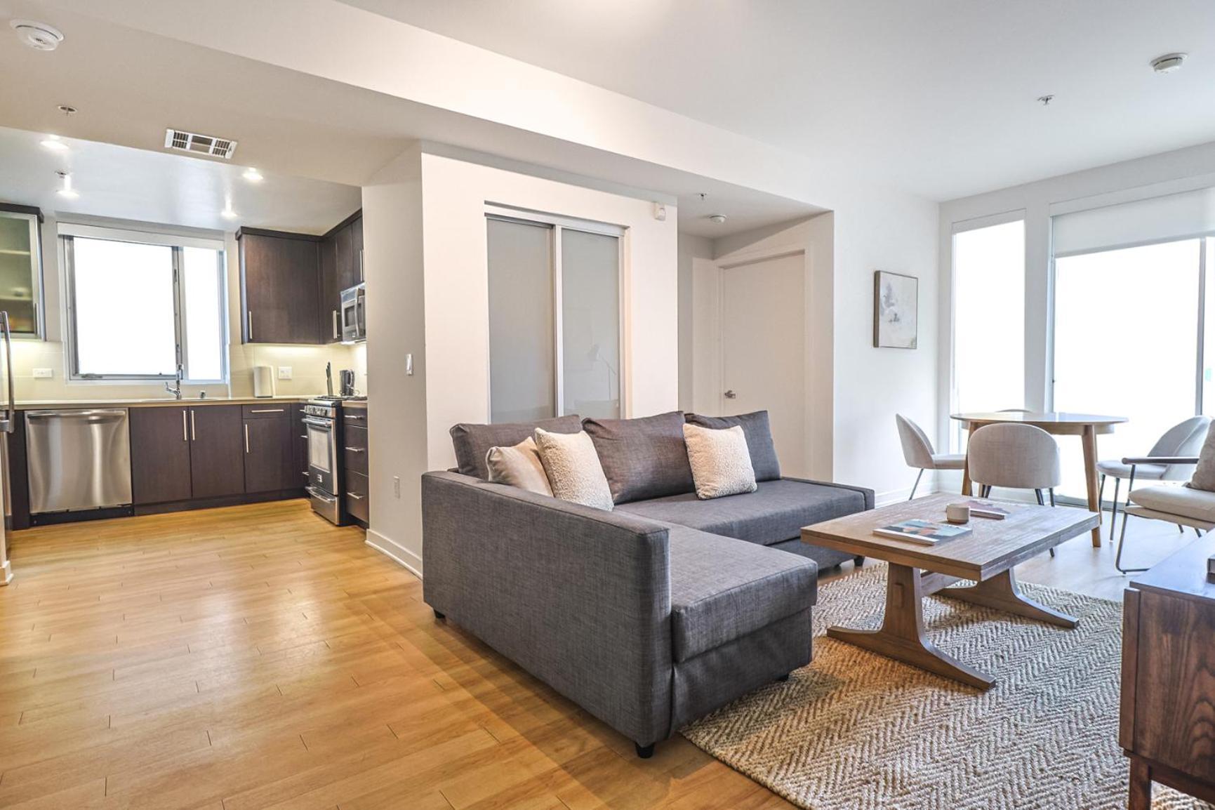Apartment Trendy 2br Steps To Promenade & Sm Pier!