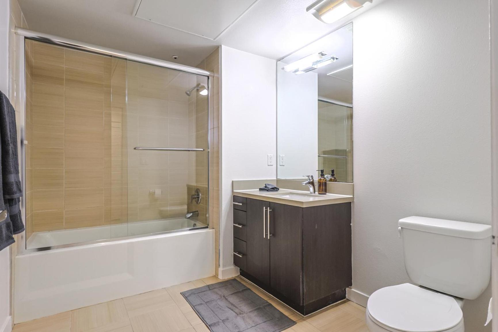 Apartment Trendy 2br Steps To Promenade & Sm Pier! Los Angeles