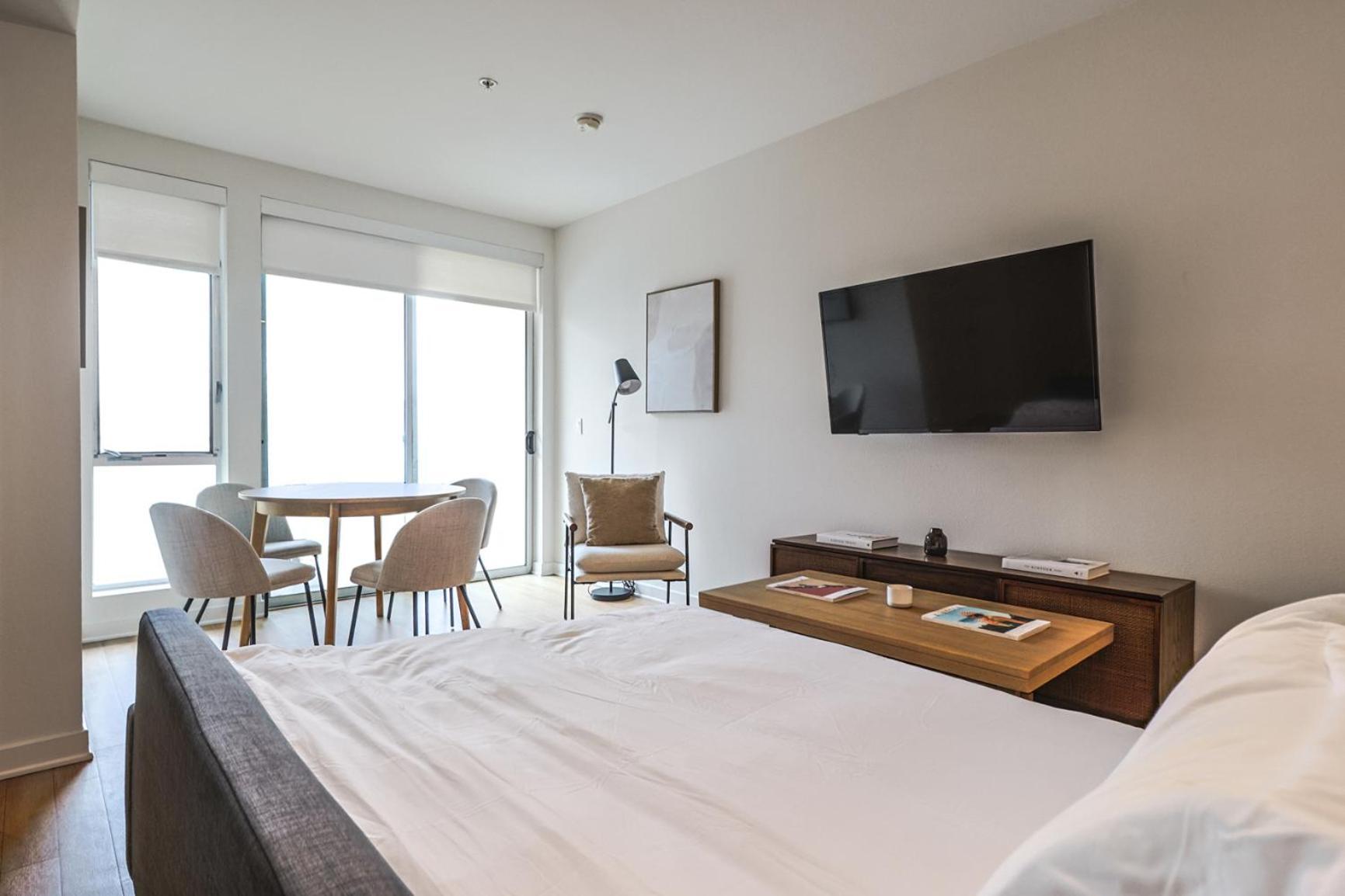 Trendy 2br Steps To Promenade & Sm Pier! *