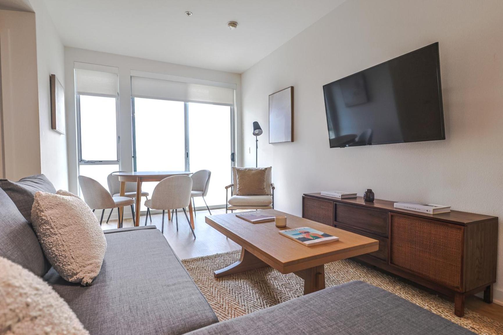 Trendy 2br Steps To Promenade & Sm Pier! Apartment *