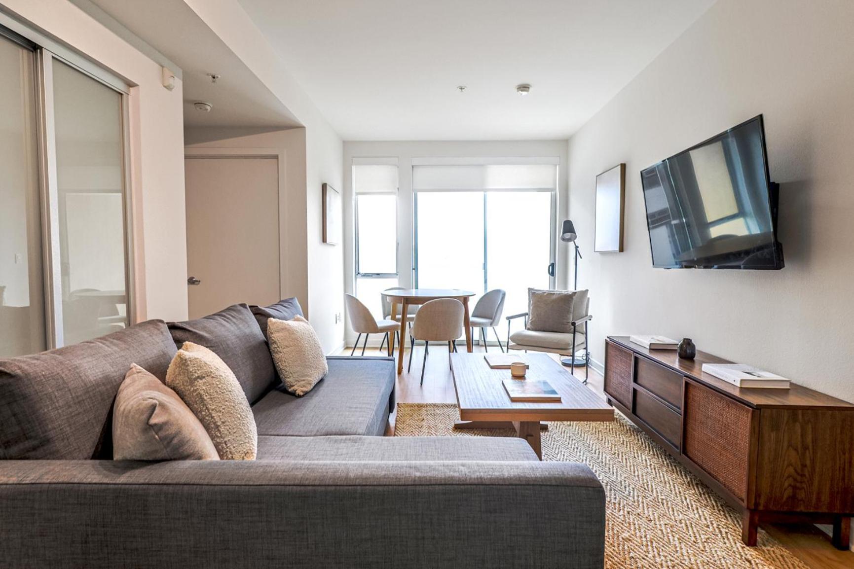 Apartment Trendy 2br Steps To Promenade & Sm Pier!