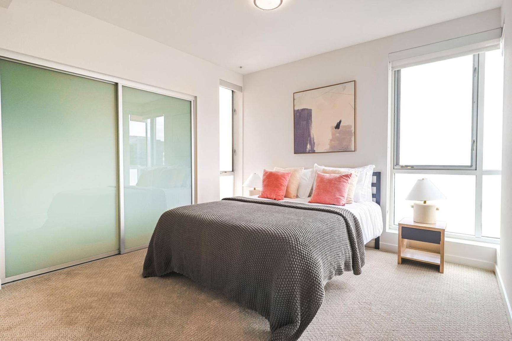 Trendy 2br Steps To Promenade & Sm Pier! Apartment Los Angeles